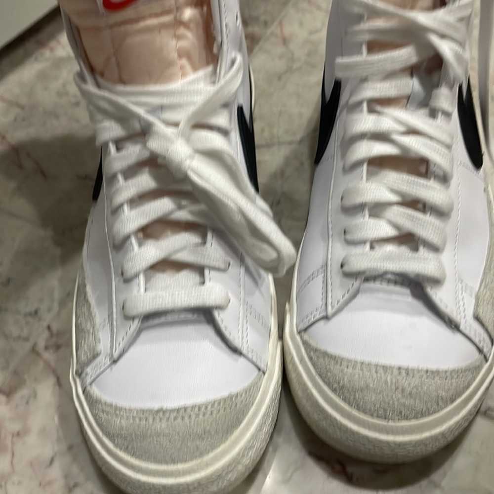 Nike Blazer Mid 77vintage grade school 6y 8 women - Picture 10 of 16